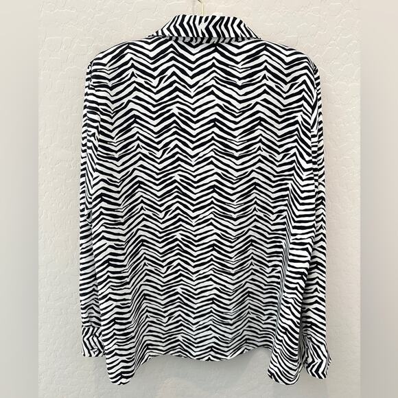 ALFANI | Black White Geometric Zigzag Button Up Blouse Modern Workwear | Large - Picture 5 of 8